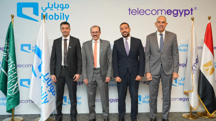 Executives from Mobily and Telecom Egypt celebrate the launch of a submarine cable linking Saudi Arabia and Egypt via the Red Sea